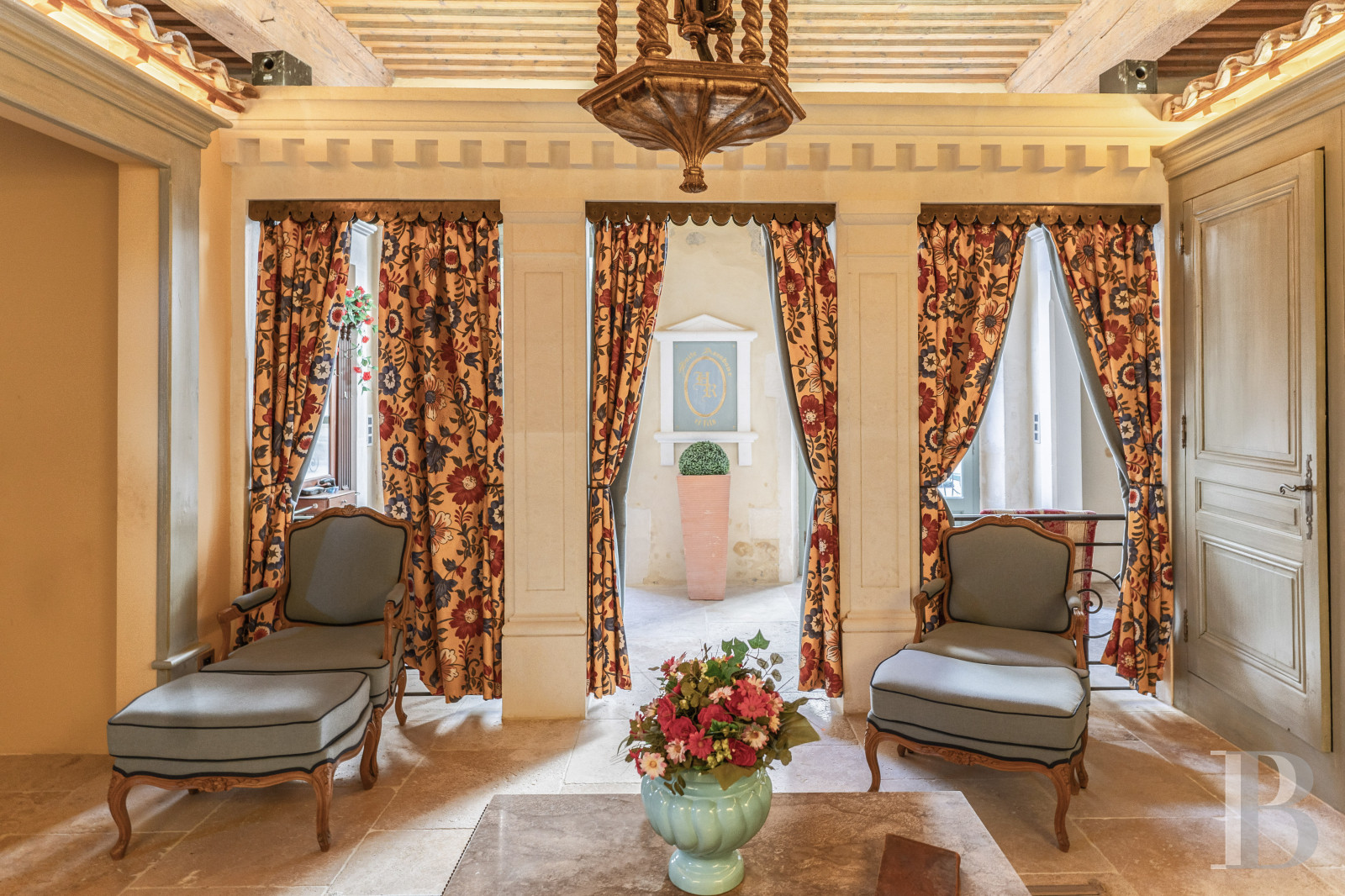 A flat in a private mansion in the Arles Mannerist style in Tarascon, the emblematic city of the Counts of Provence - photo  n°18